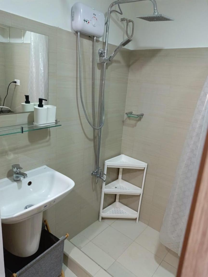 Shore 2 Residences High Speed Internet Walking Distance To Moa And Ikea Манила Екстериор снимка