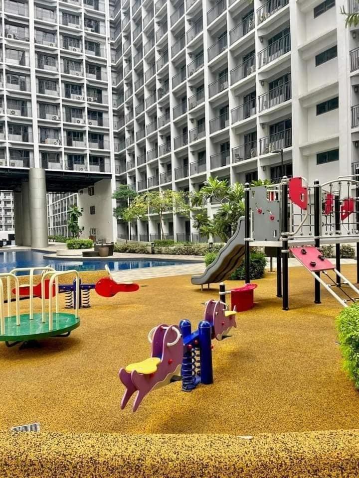 Shore 2 Residences High Speed Internet Walking Distance To Moa And Ikea Манила Екстериор снимка