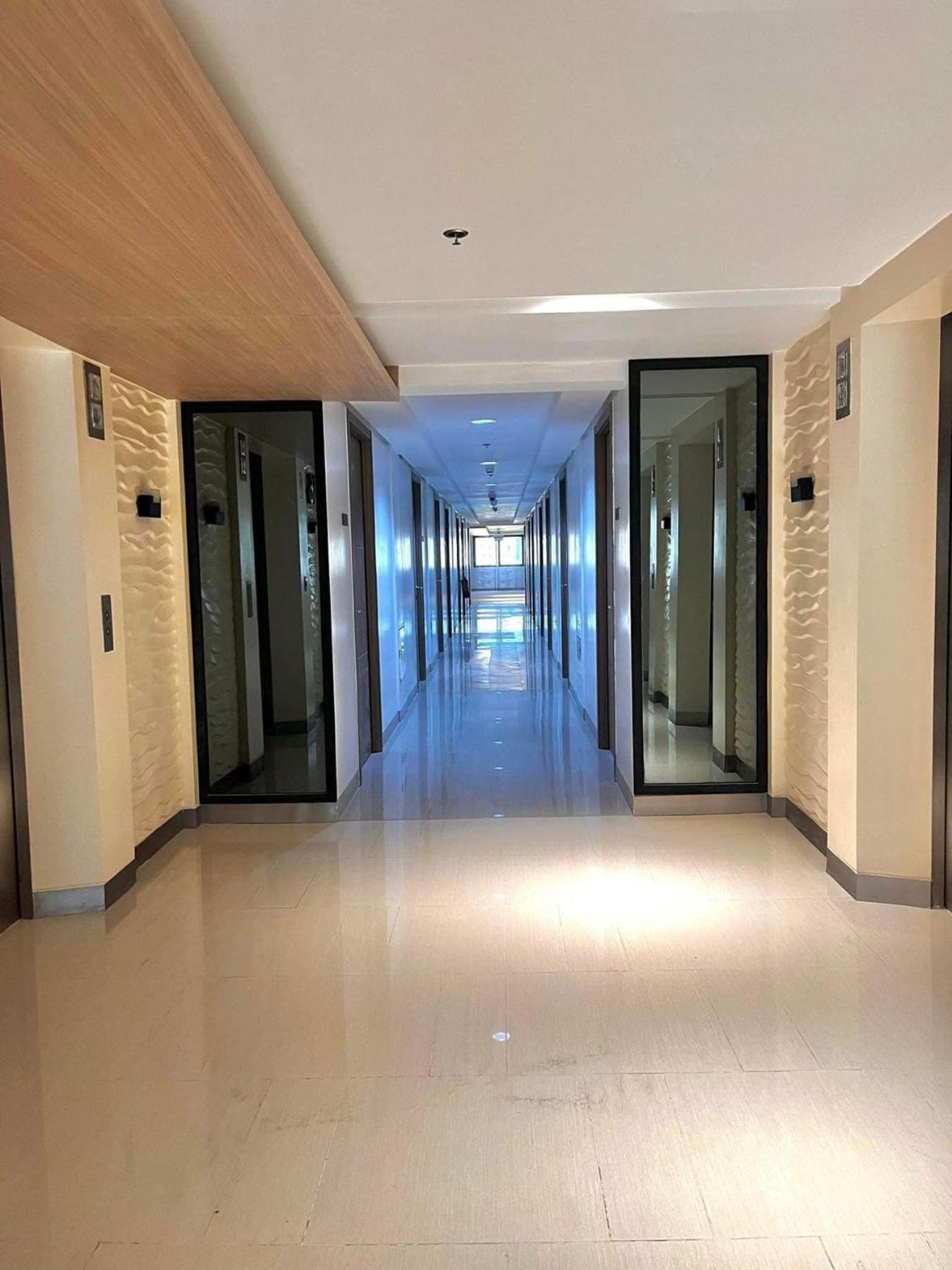 Shore 2 Residences High Speed Internet Walking Distance To Moa And Ikea Манила Екстериор снимка