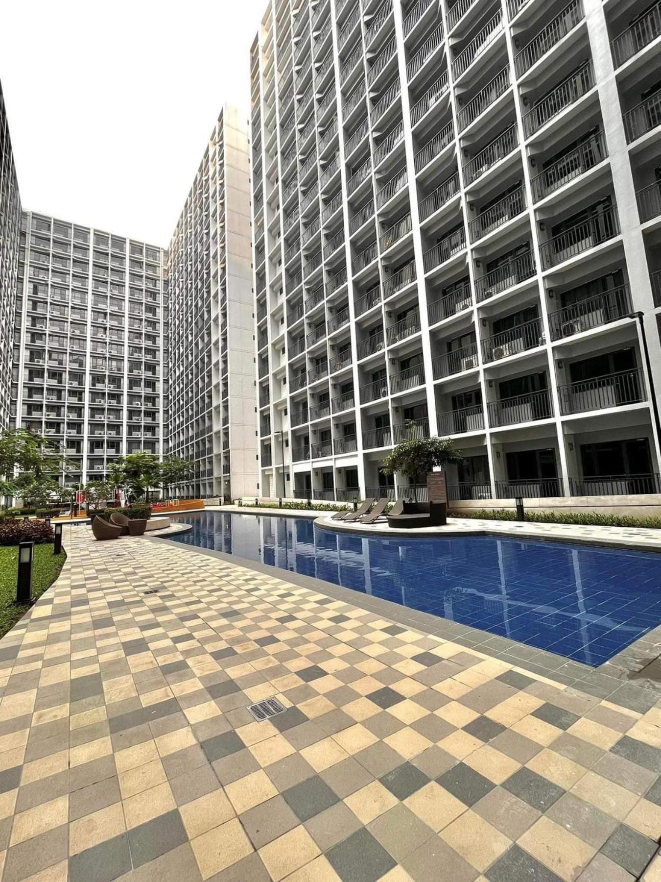 Shore 2 Residences High Speed Internet Walking Distance To Moa And Ikea Манила Екстериор снимка